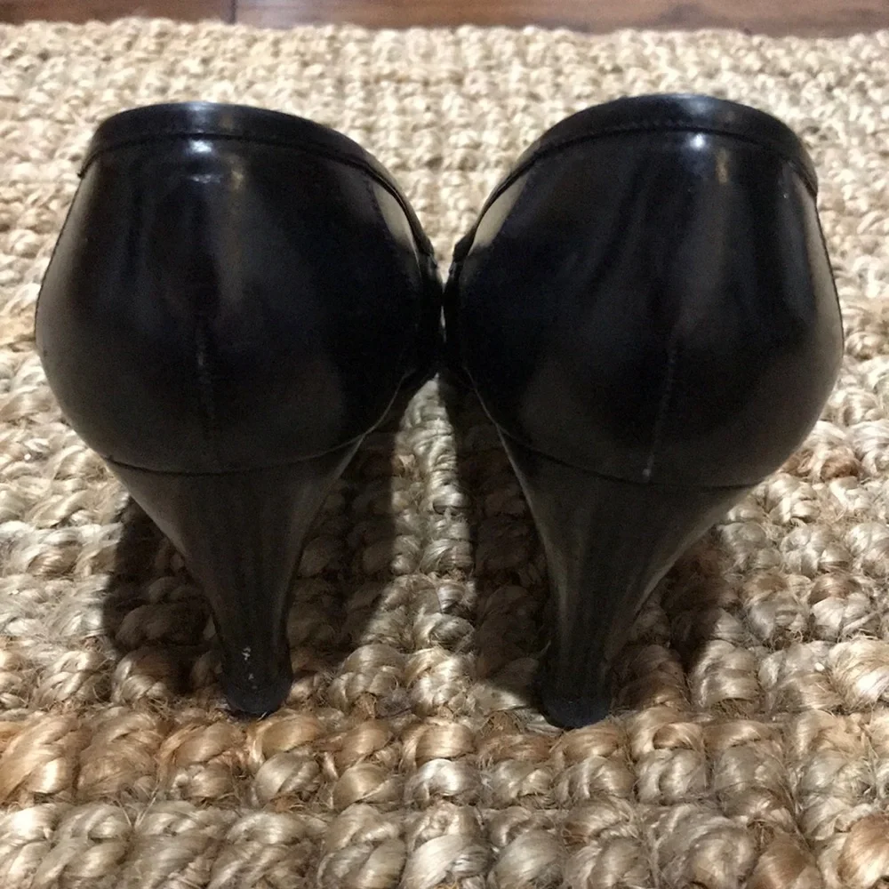 Vintage Salvatore Ferragamo Black Leather Heels Size 8 NARROW